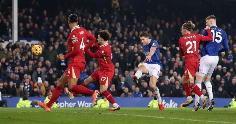 Everton égalise contre Liverpool - décision VAR controversée