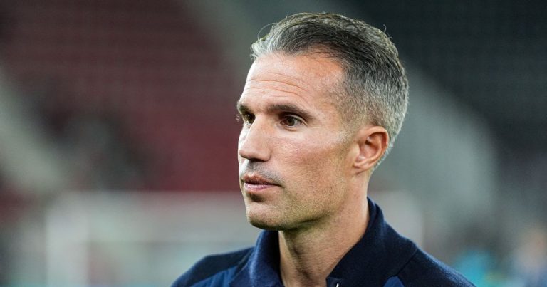 Feyenoord cherche à recruter Robin van Persie et Rene Hake