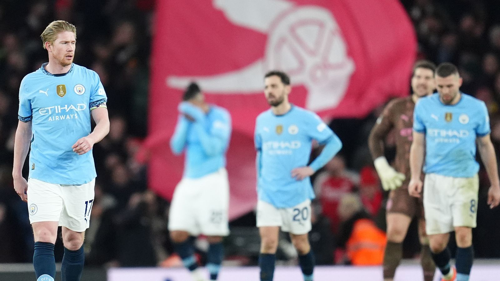 Guardiola critiqué après la défaite de Man City contre Arsenal