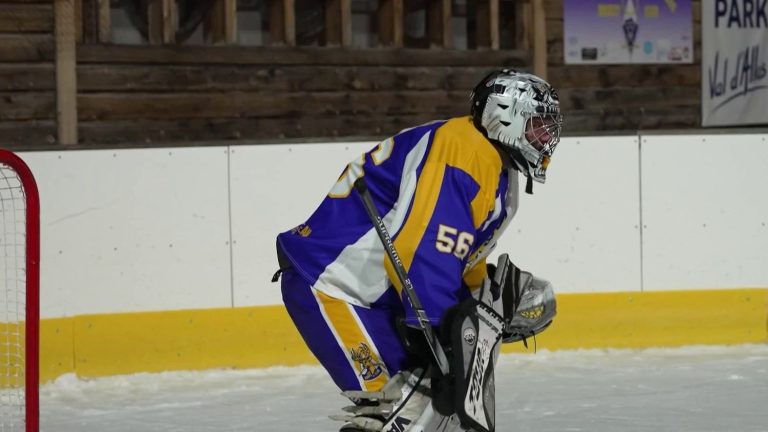 Hockey sur glace - l-équipe des Cerfs du Val d-Allos en plein Mercantour