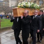 Hommage émouvant à Denis Law- légende de Manchester United