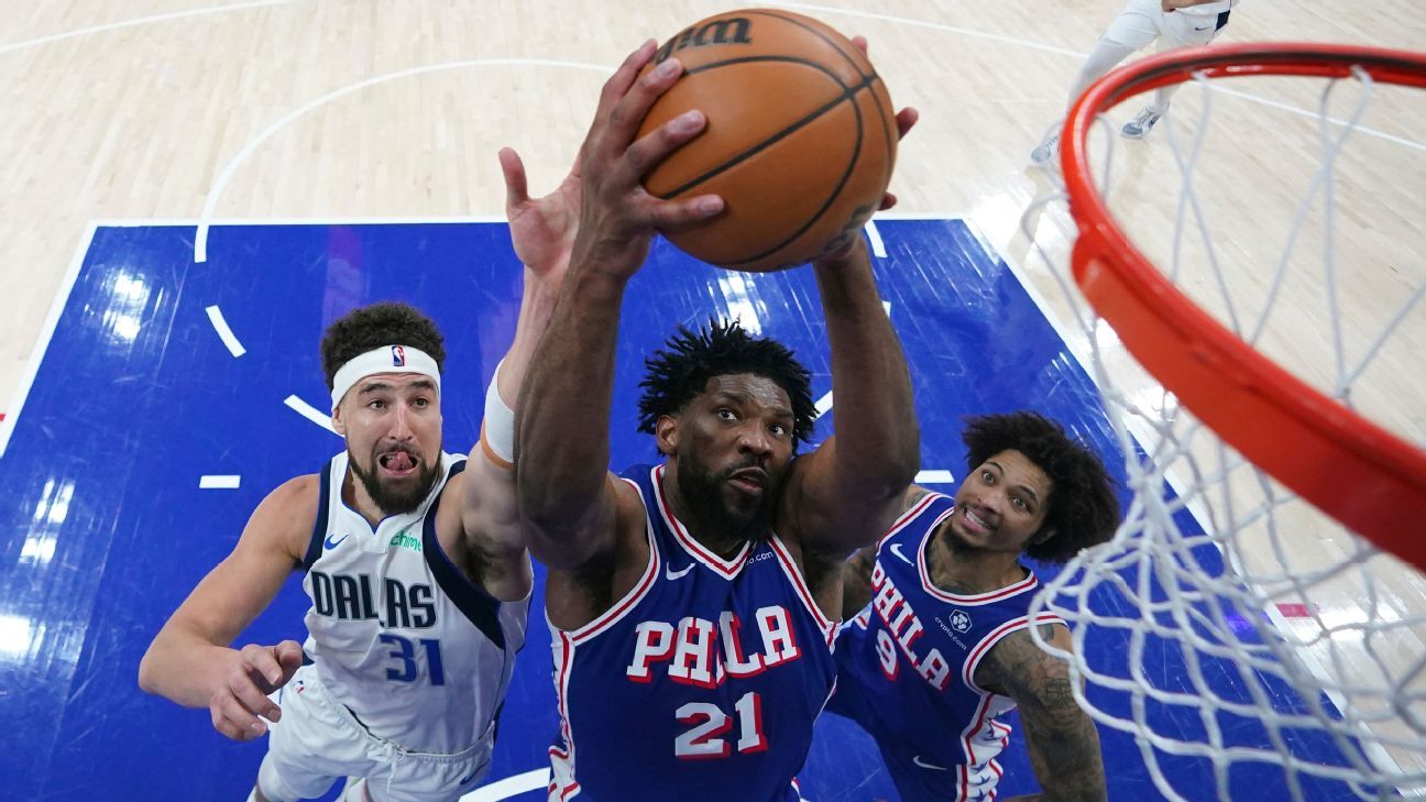 Joel Embiid brille avec un triple-double lors de son retour