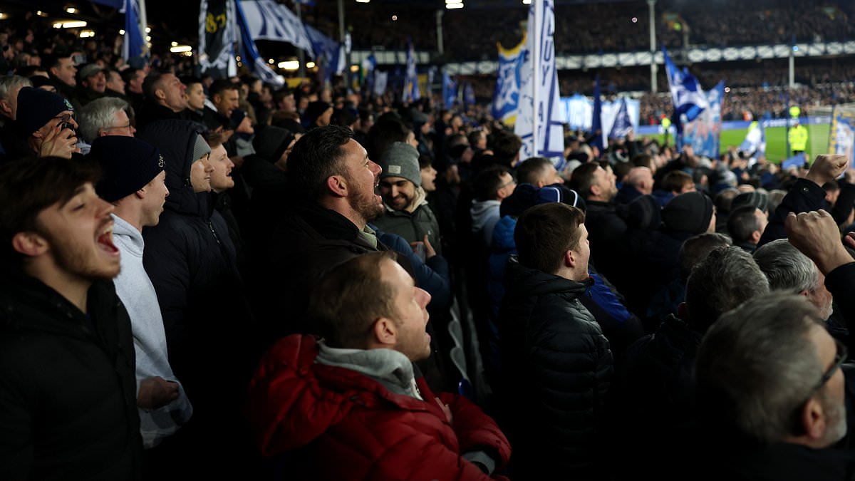 Les Fans de Liverpool Provocateurs au Derby de Merseyside