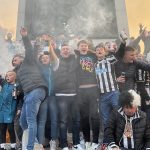 Les fans de Newcastle bloqués à Trafalgar Square avant la finale