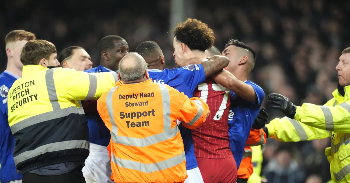 Liverpool et Everton - charges après les violences du derby