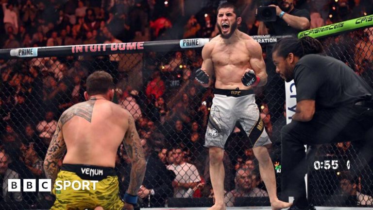 Makhachev bat Moicano et bat le record de Nurmagomedov à l-UFC 311