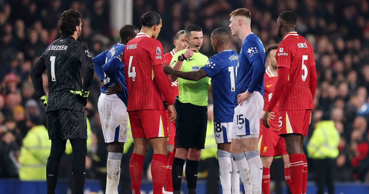 Michael Oliver suspendu après une performance controversée