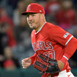 Mike Trout change de position pour rester en forme en 2025