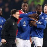 Ndiaye en larmes après sa blessure lors du derby de Merseyside