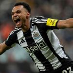 Newcastle bat Arsenal et atteint la finale de la Carabao Cup