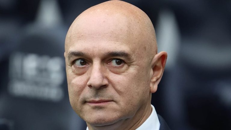 Protestation massive des fans de Tottenham contre Daniel Levy