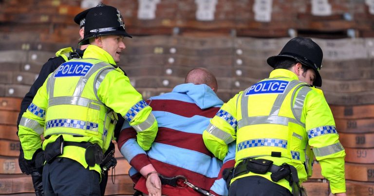 Renforcement des pouvoirs policiers pour lutter contre l-hooliganisme au football