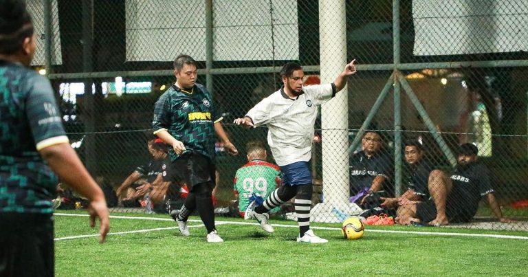 Un championnat de football à Singapour pour perdre du poids