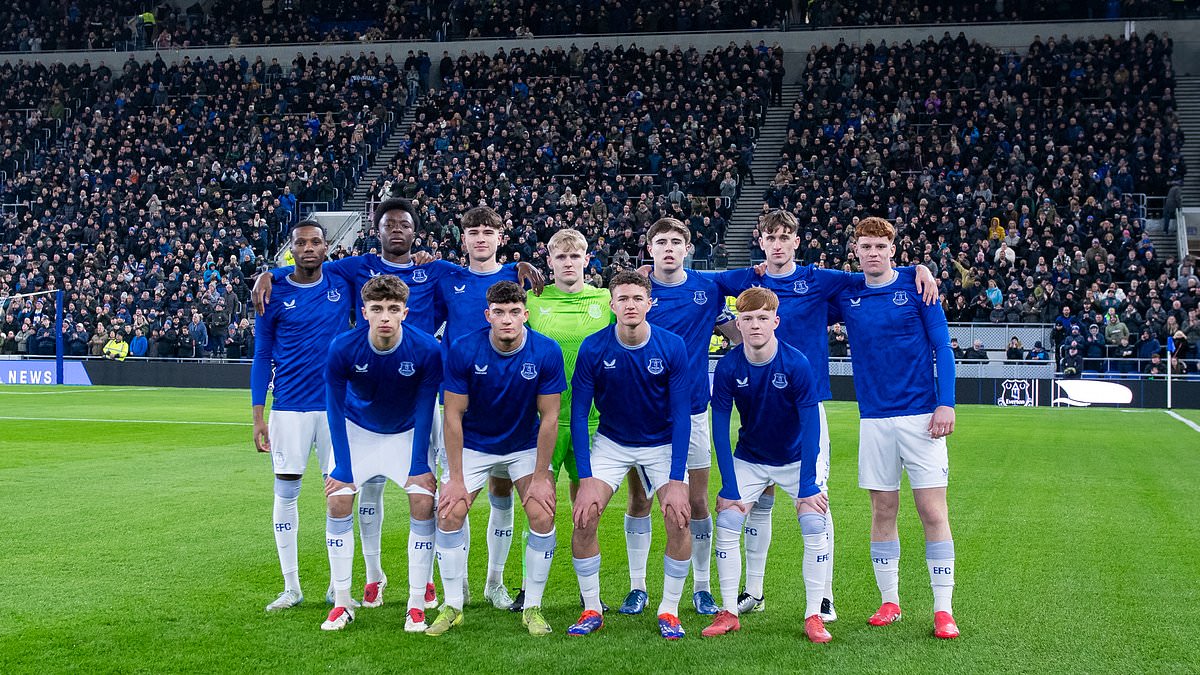 Un supporter de Liverpool marque le premier but au nouveau stade d-Everton