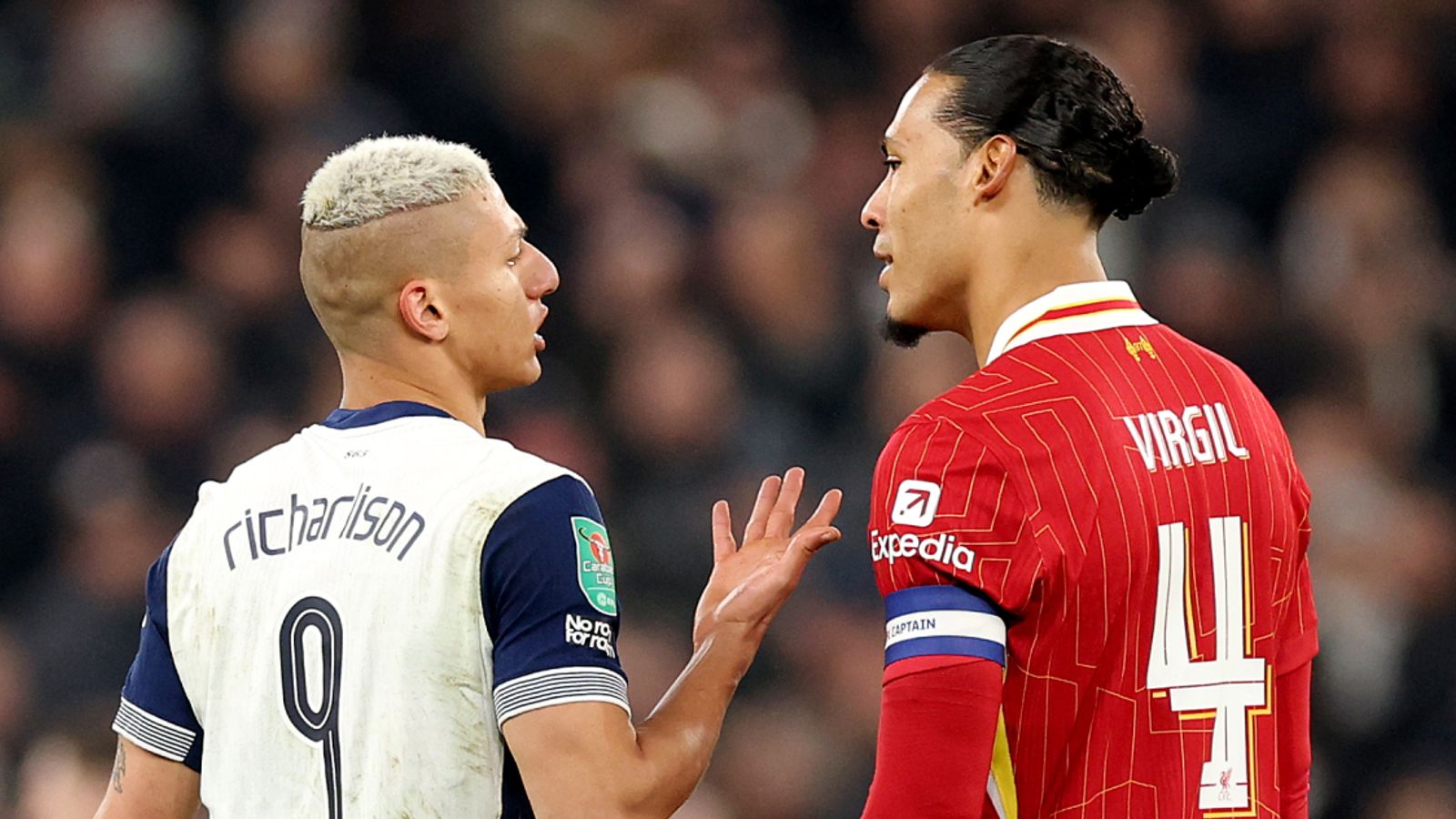 Van Dijk trolle Richarlison après son incident au Carabao Cup