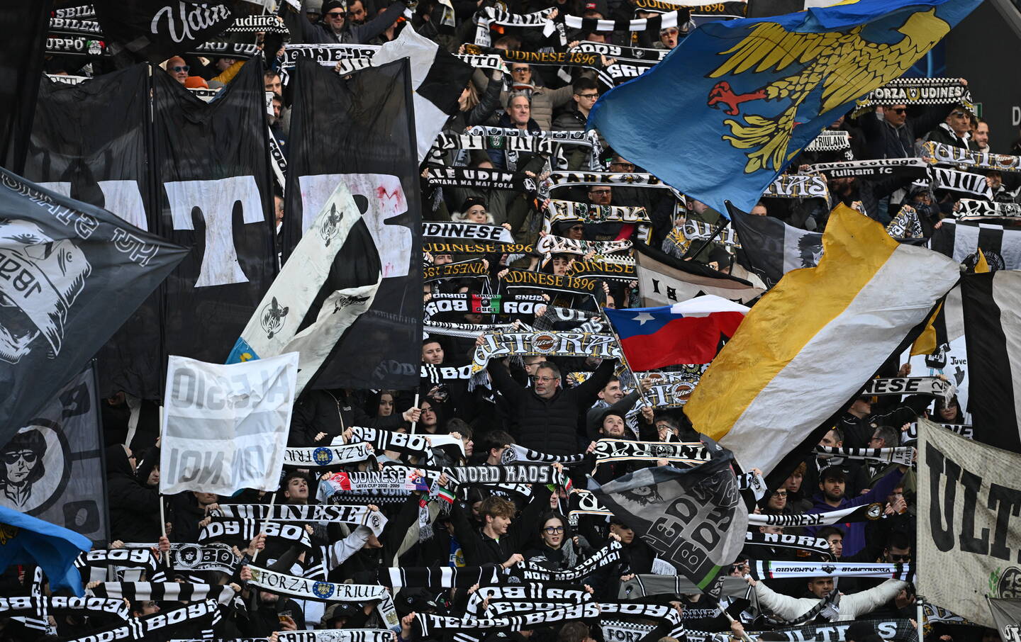 Violence entre ultras - un train arrêté en Italie !