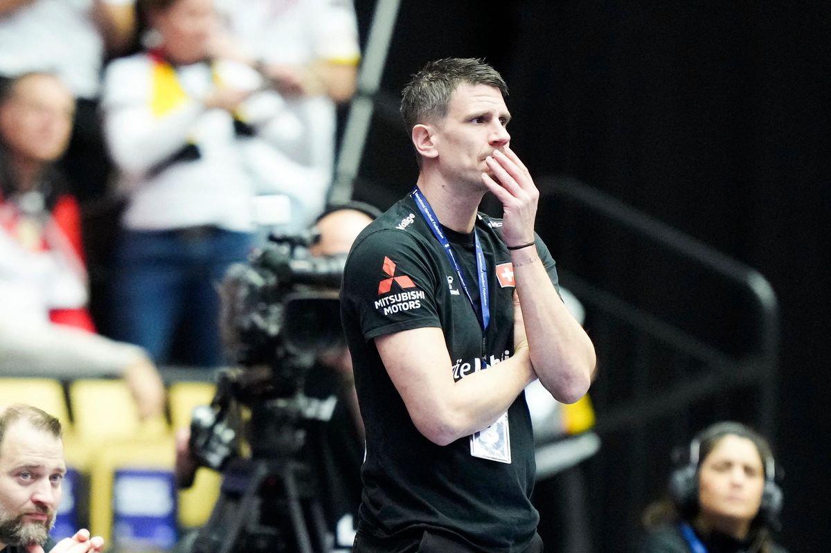 L’entraîneur suisse Andy Schmid réagit lors du match entre la Pologne et la Suisse au Championnat du monde de handball masculain à Herning.