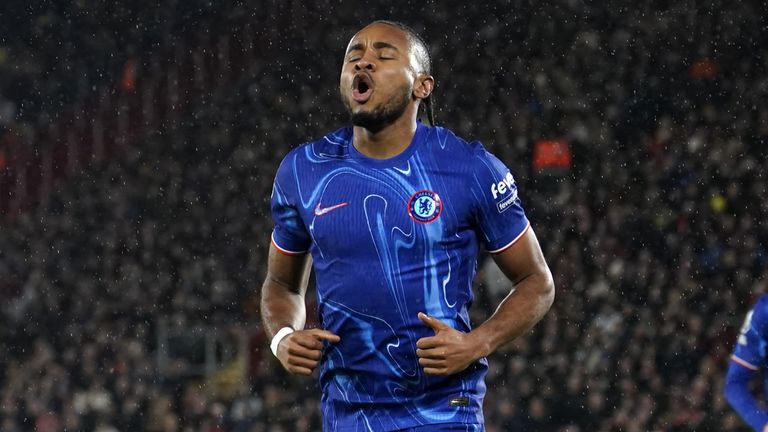 Christopher Nkunku célèbre un but pour Chelsea