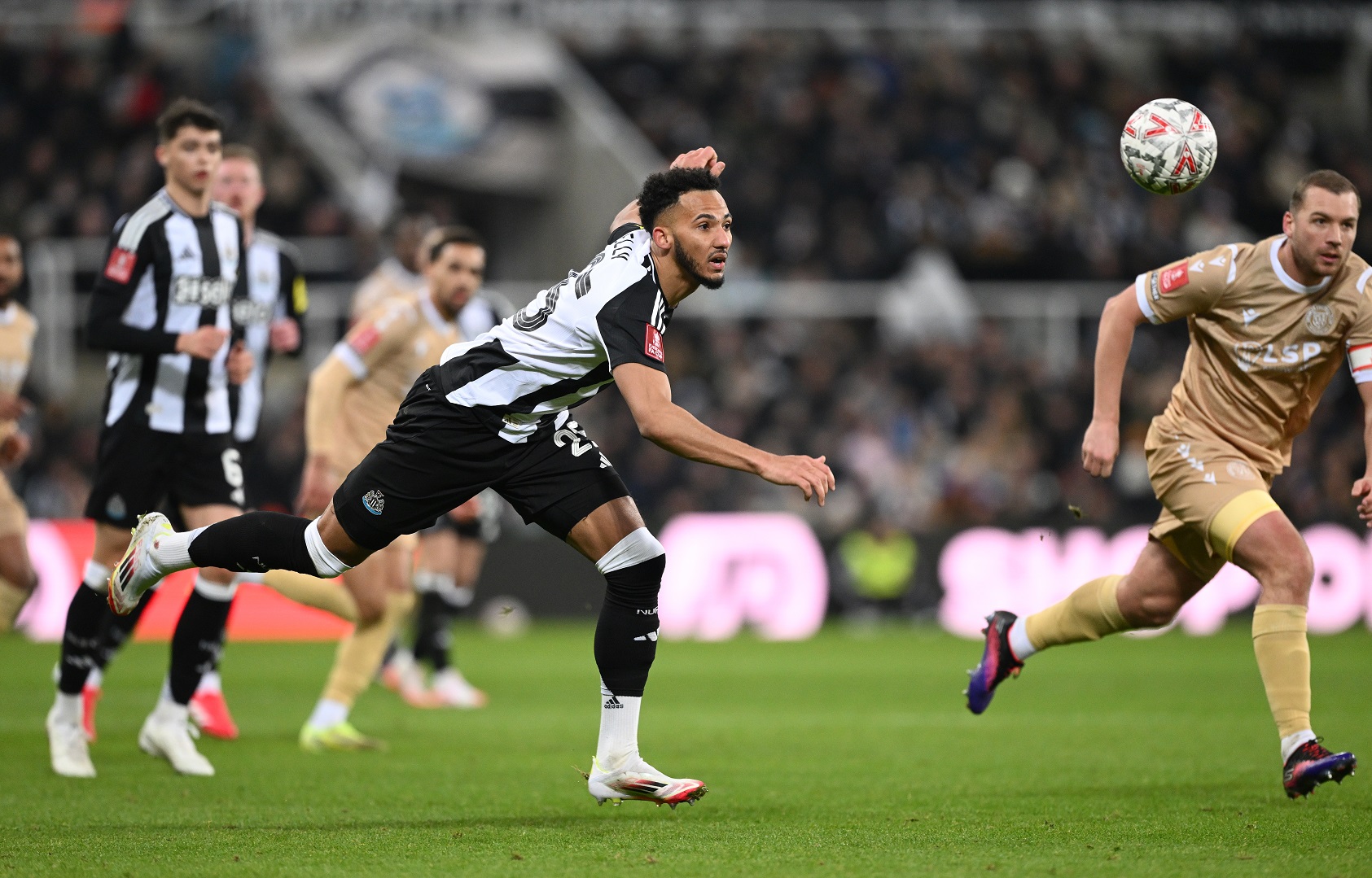 Défenseur de Newcastle Lloyd Kelly