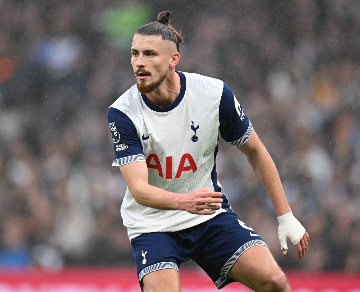 Radu Dragusin en action pour Tottenham