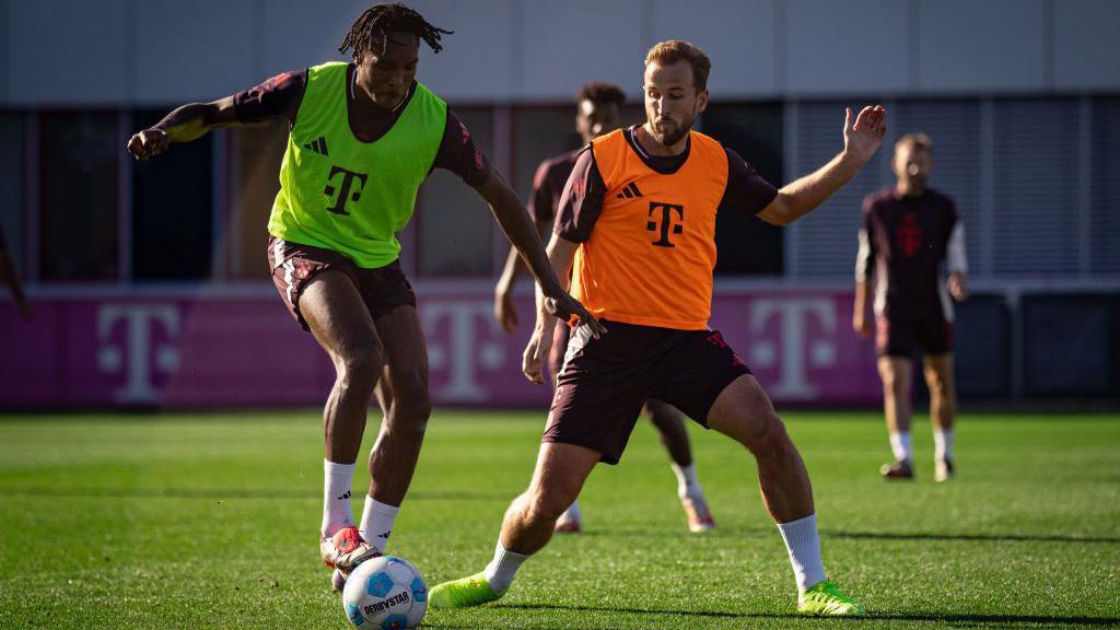 Mathys Tel et Harry Kane à l'entraînement