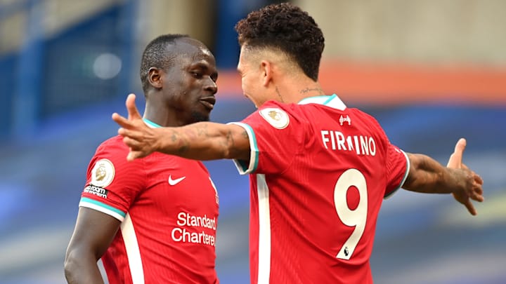 Roberto Firmino célébrant un but avec Sadio Mané