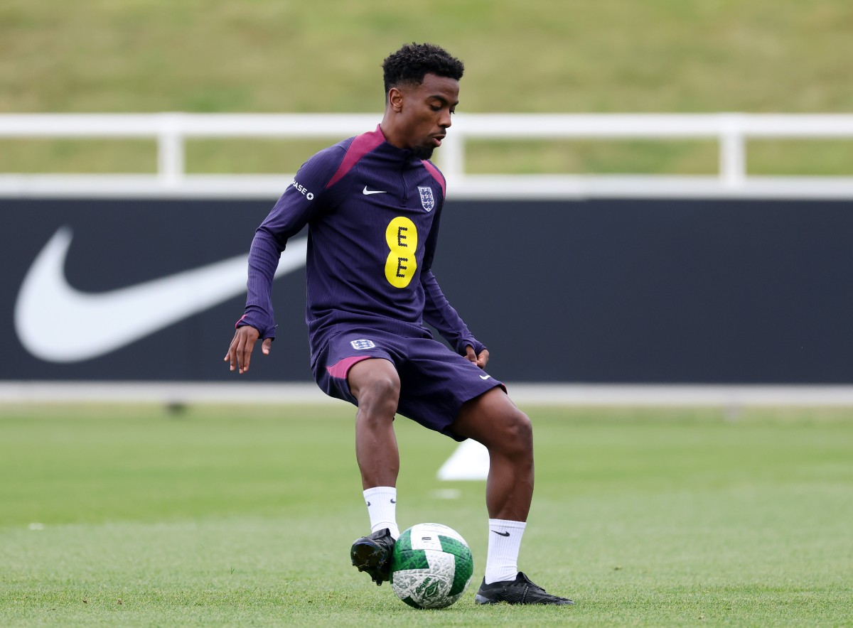 Angel Gomes lors d'une séance d'entraînement en équipe nationale anglaise