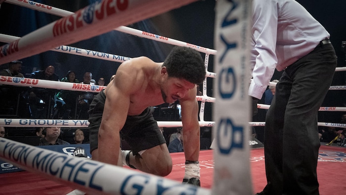 Dejon Farrell-Francis est au plancher, ayant subi un knockout technique face à Ayoub Maanni.