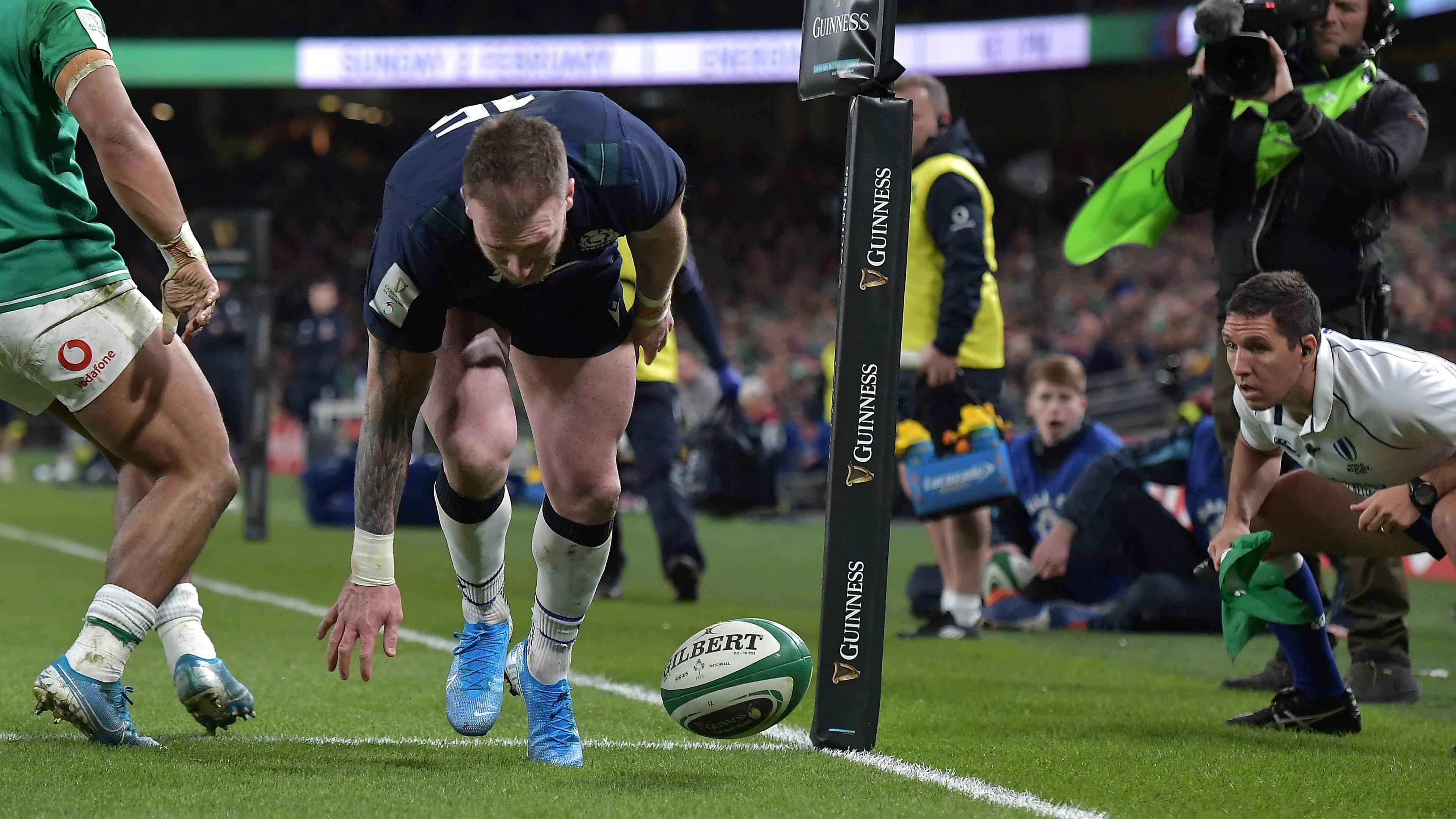 Stuart Hogg laisse tomber le ballon à la ligne d'essai