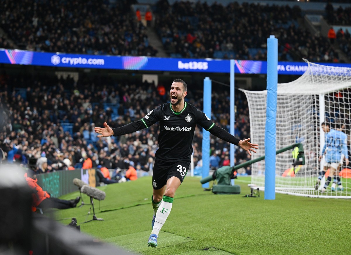 David Hancko célèbre un but marqué avec Feyenoord