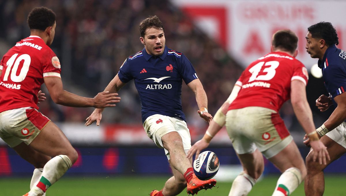 Le capitaine des Bleus Antoine Dupont face au pays de Galles lors de la première journée du Tournoi des Six Nations.