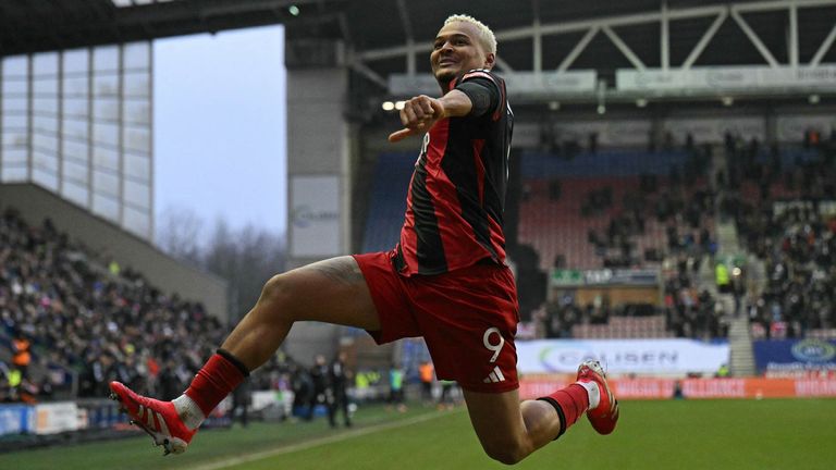 Rodrigo Muniz célèbre après avoir restauré l'avantage de Fulham contre Wigan