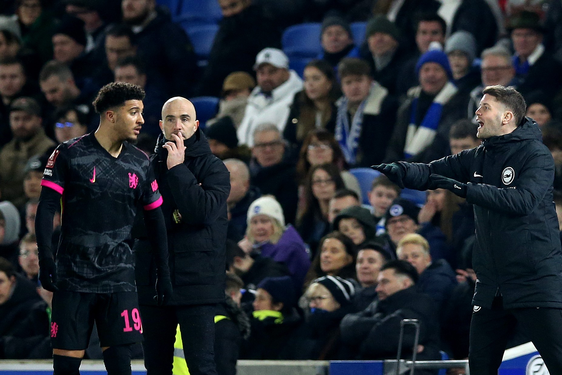 Enzo Maresca, Manager de Chelsea, observe le match de la FA Cup