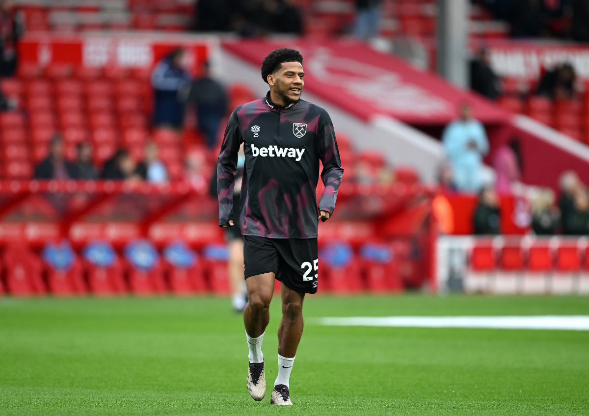 Jean-Clair Todibo s'échauffe pour West Ham