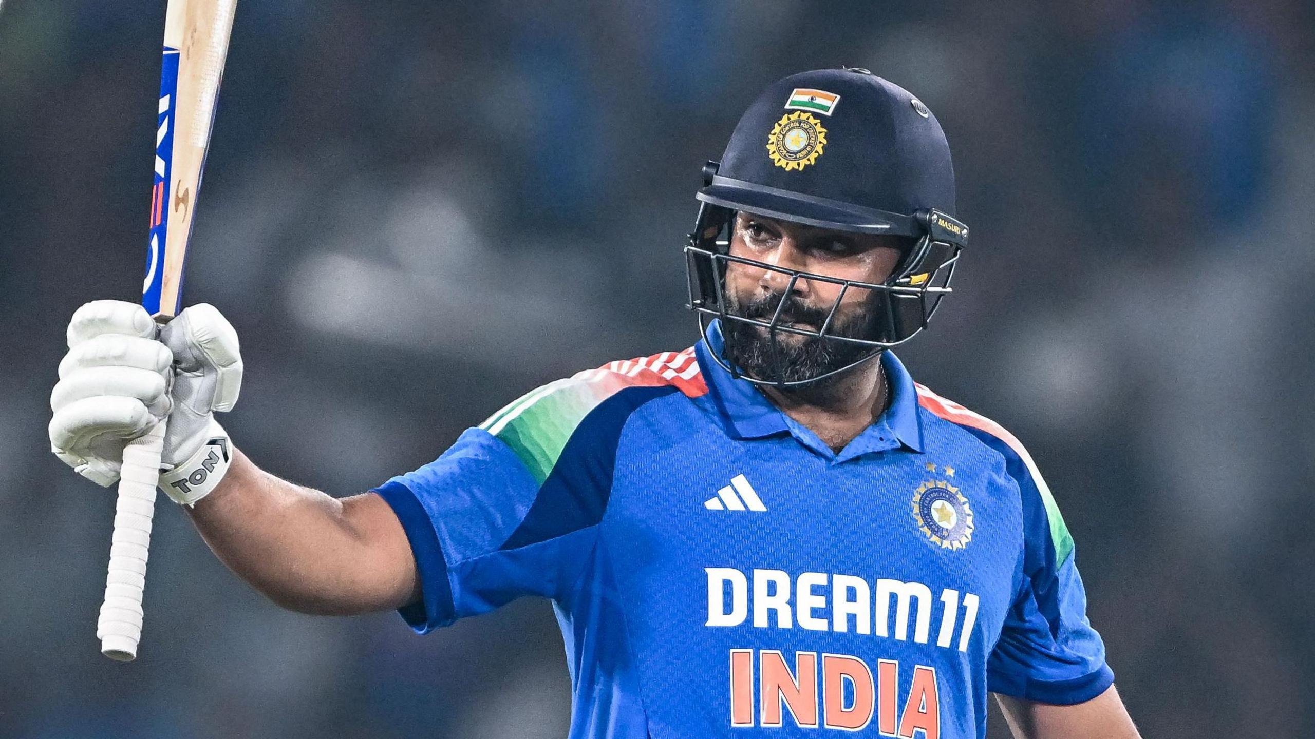 Rohit Sharma célèbre son century