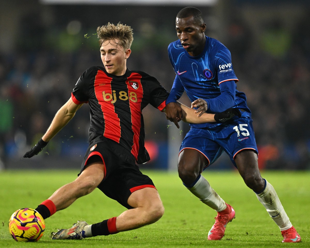 Dean Huijsen en action pour Bournemouth contre Chelsea