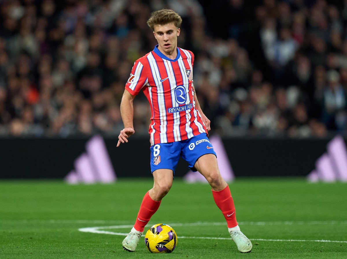 Pablo Barrios en action pour Atletico Madrid