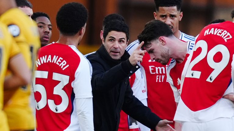 Mikel Arteta dirigeant ses joueurs