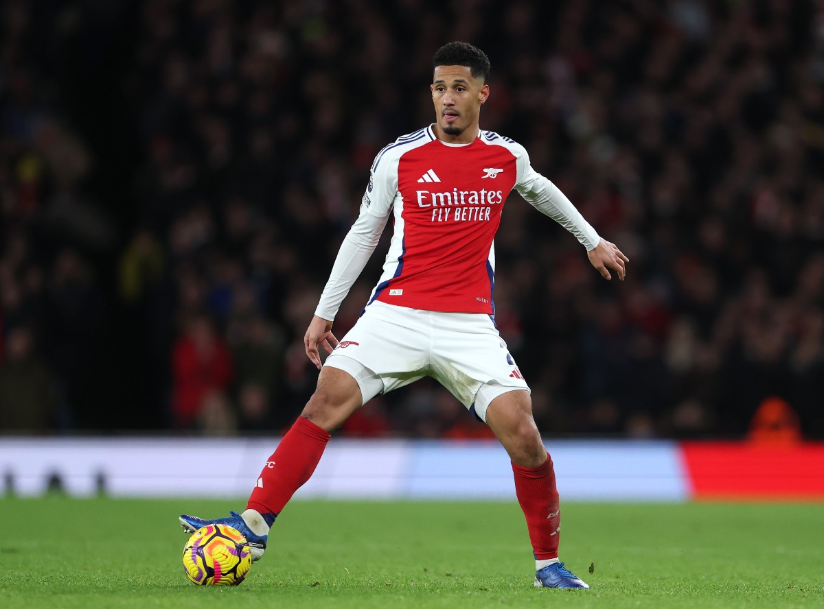 William Saliba en action contre Everton