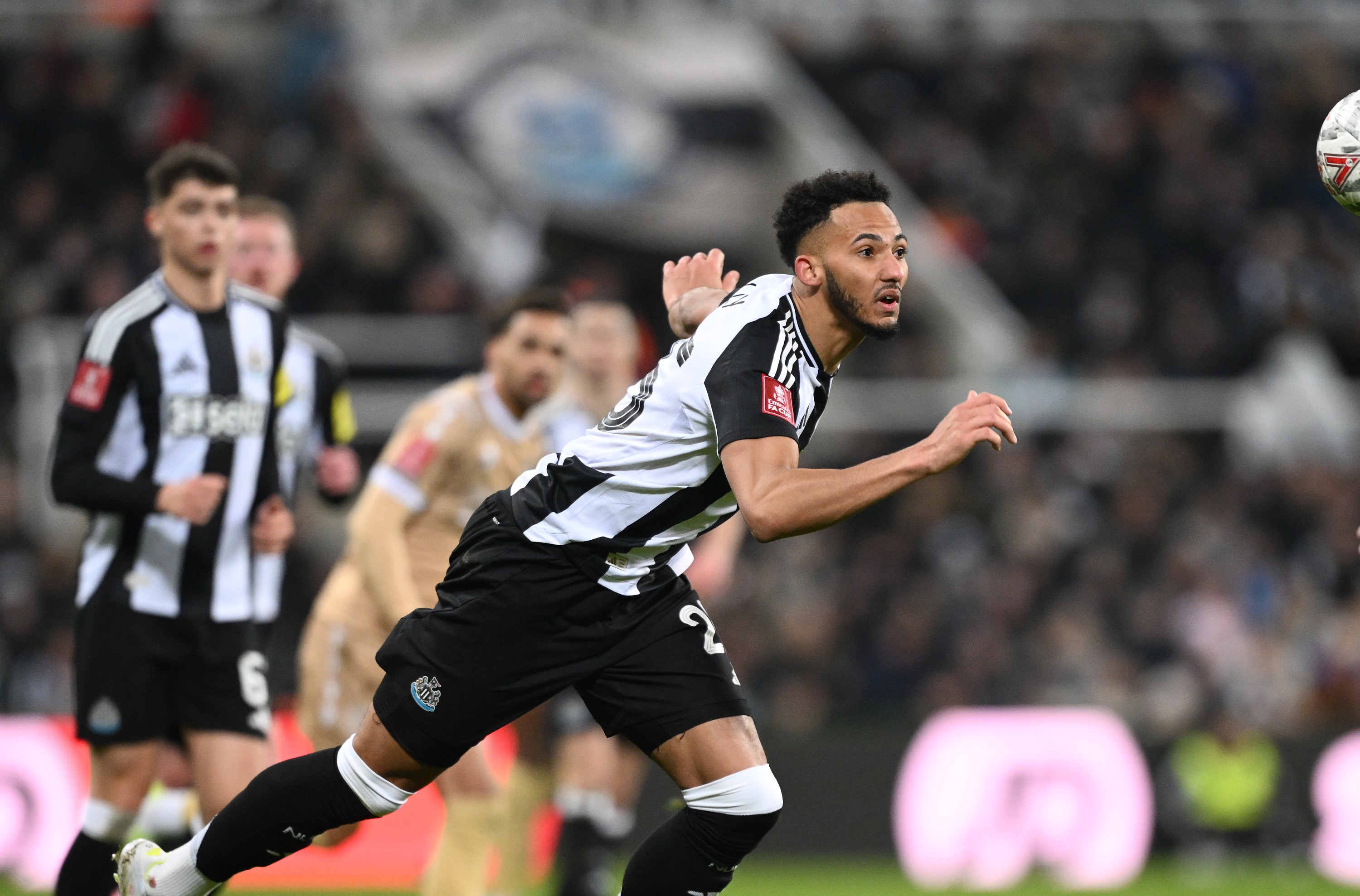 Lloyd Kelly en action lors d'un match de la FA Cup