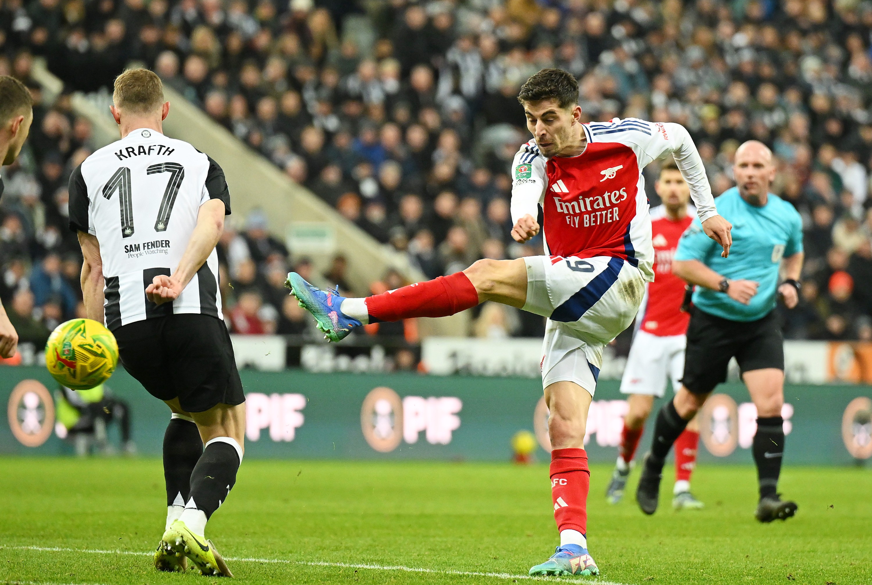 Kai Havertz d'Arsenal rate un tir