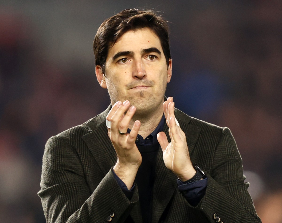 Andoni Iraola applaudit les fans de Bournemouth