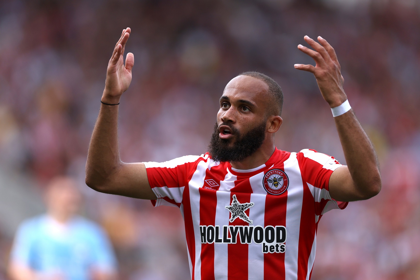 Bryan Mbuemo lors d'un match avec Brentford.