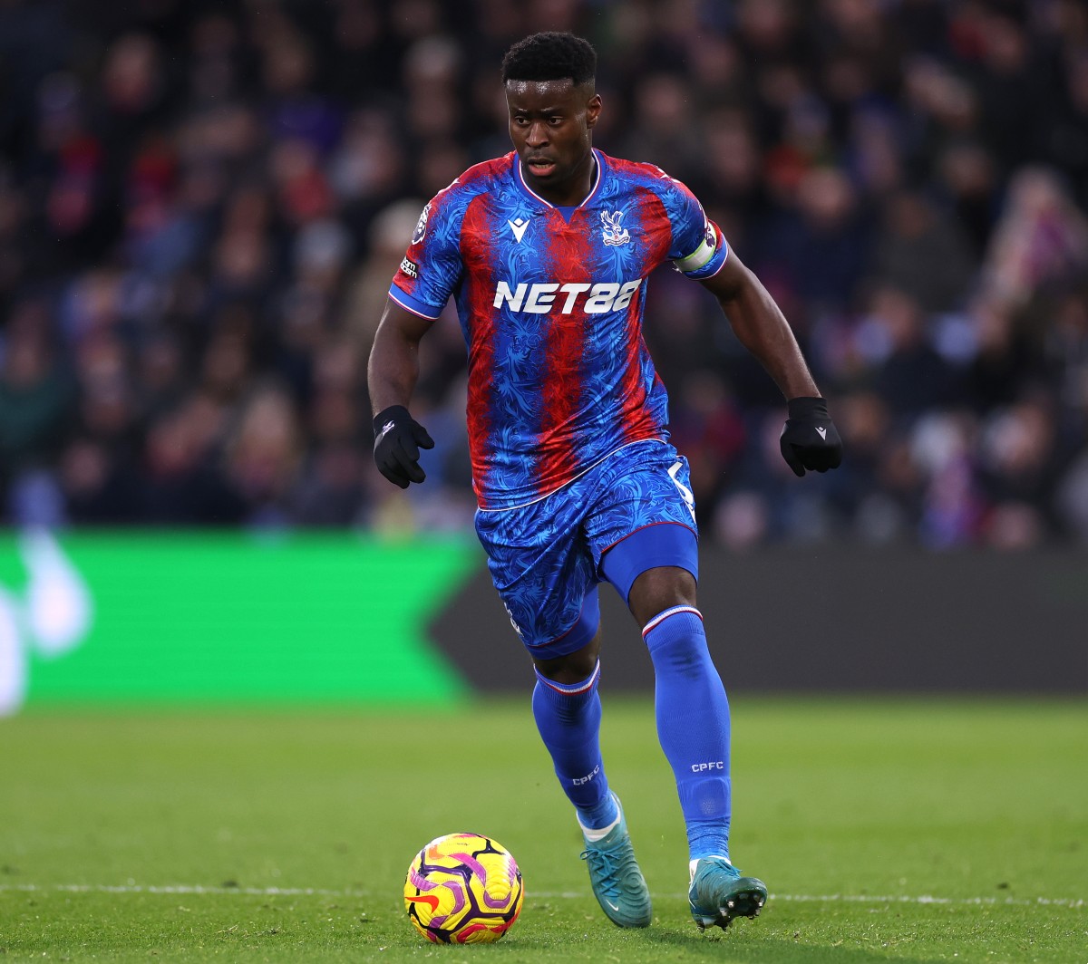 Marc Guehi en action pour Crystal Palace