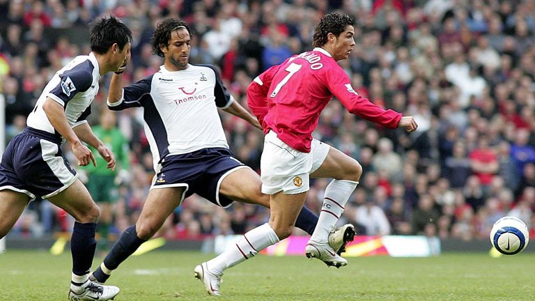 Cristiano Ronaldo en action pour Manchester United en 2005