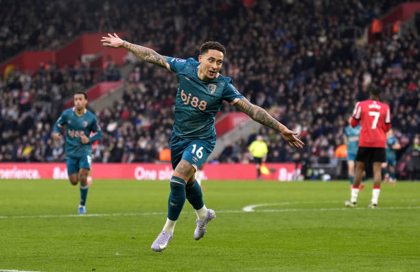 Marcus Tavernier célébrant un but contre Southampton