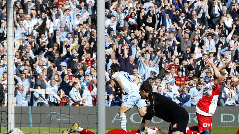 Sergio Agüero sur le point de marquer le but décisif pour City