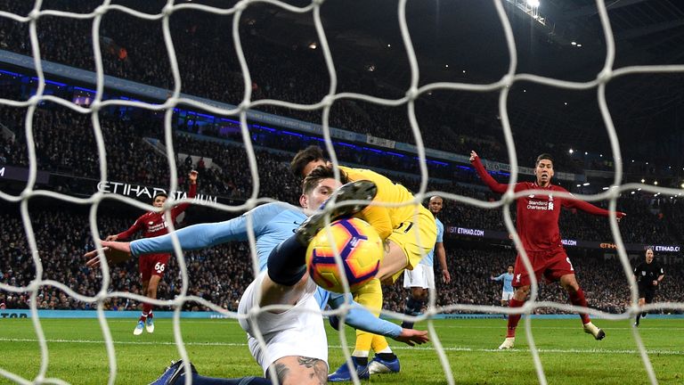 John Stones effectue une intervention décisive sur la ligne