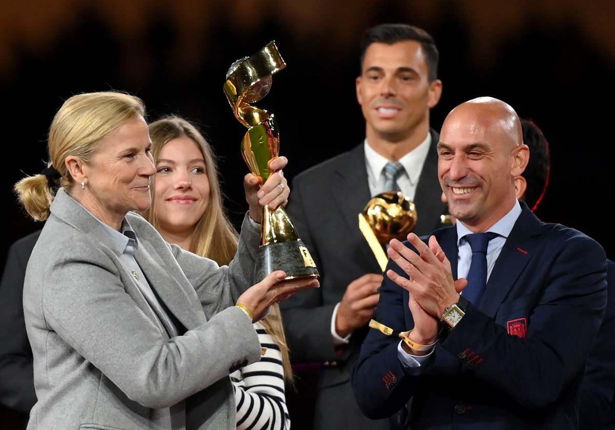 Luis Rubiales célébrant la victoire de l'Espagne à la Coupe du Monde en 2023