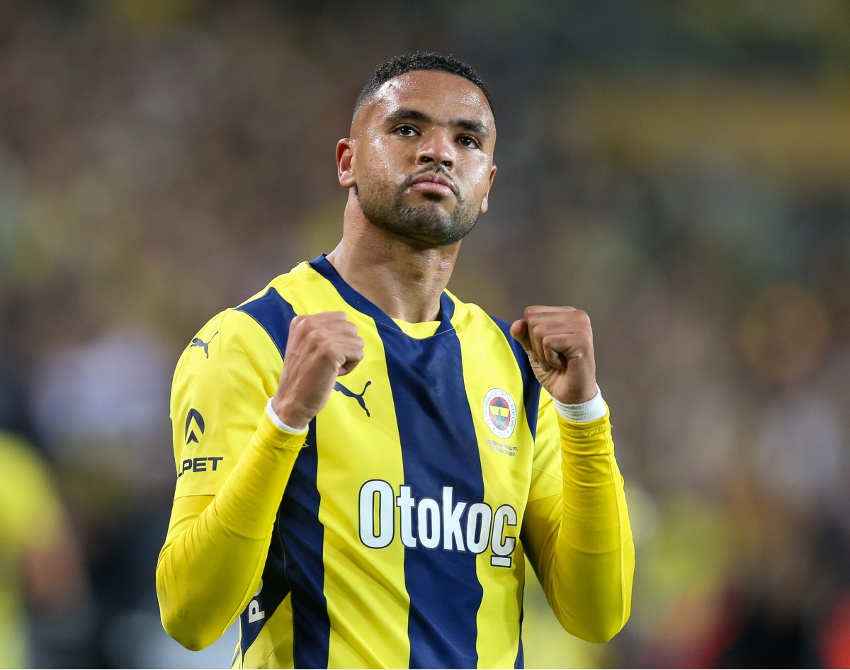 Youssef En-Nesyri célèbre un but pour Fenerbahce